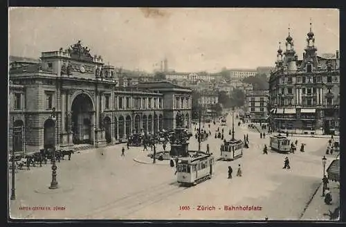 AK Zürich, Strassenbahnen vor dem Bahnhof, Pferdekutschen