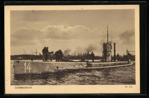 AK U-Boot U 14 fährt in den Hafen ein