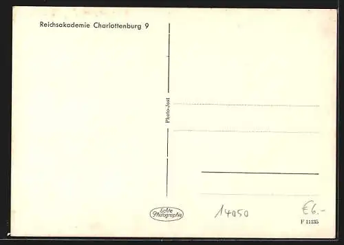 AK Berlin-Charlottenburg, Reichsakademie für Leibesübungen Friedrich-Friesenhaus, Hofansicht