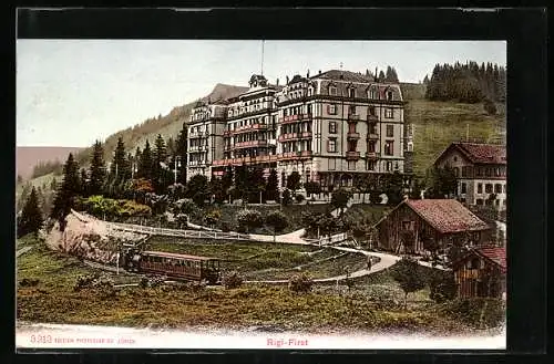 AK Rigi-First, Bergbahn vor dem Hotel