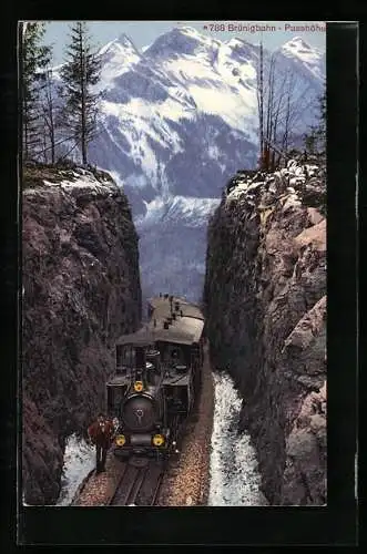AK Brünigbahn, Passhöhe, Bergbahn in der Felsschlucht