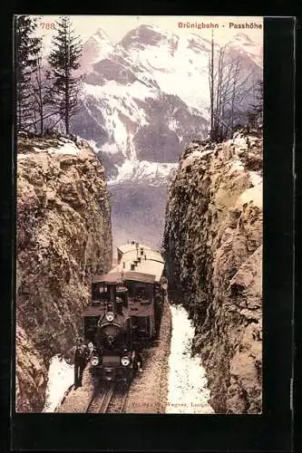 AK Brünigbahn, Passhöhe, Bergbahn zwischen den Felsen