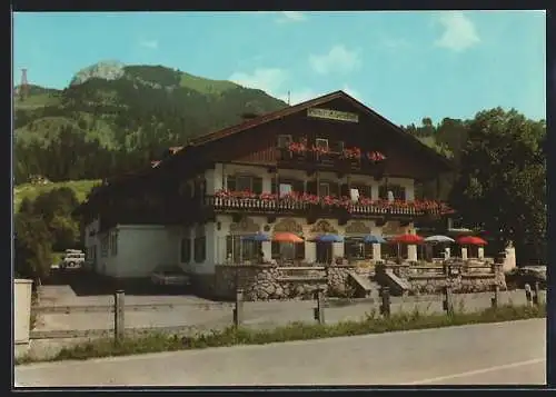 AK Bayrischzell /Osterhofen, Das Hotel Alpenhof gegen den Berg