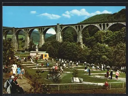 AK Willingen /Waldeck, Kleingolfplatz am Viadukt