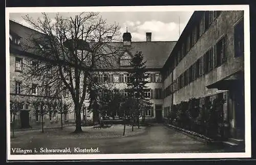 AK Villingen i. Schwarzwald, Blick in den Klosterhof