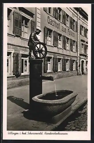 AK Villingen i. bad. Schwarzwald, Gasthof zum Falken und der Handwerkerbrunnen