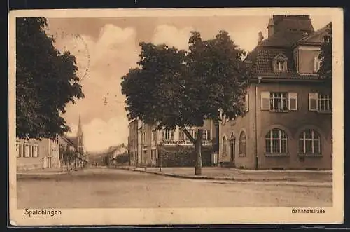 AK Spaichingen, Bahnhofstrasse mit Restaurant zum Bahnhof