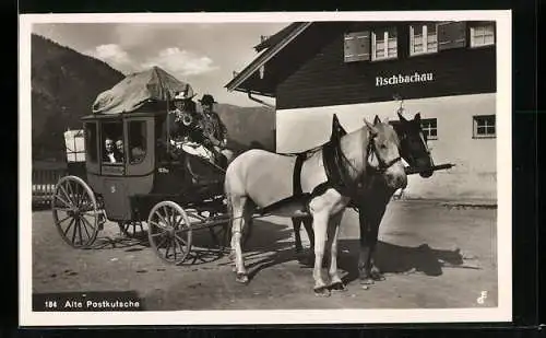 AK Fischbachau, Alte Postkutsche bei Ankunft im Ort
