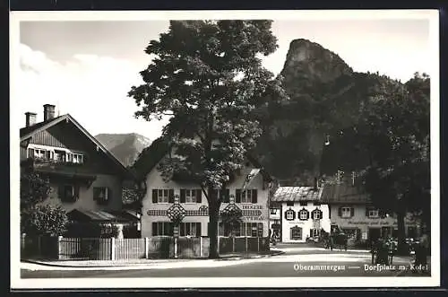 AK Oberammergau, Dorfplatz mit Kofel