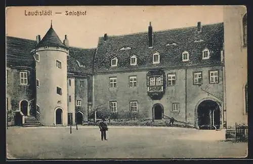 AK Lauchstädt, Schlosshof