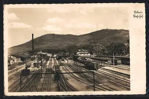 AK Löbau i. Sa., Bahnhof mit Löbauer Berg