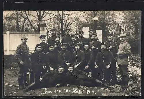 AK Minden i. W., aus ernster Zeit 1914, Soldaten in Uniformen