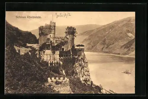 AK Schloss Rheinstein, Gesamtansicht mit Rheinblick
