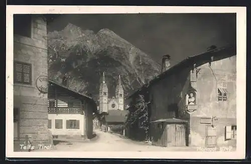 AK Telfs, Strassenpartie mit Blick zur Kirche