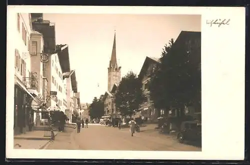 Foto-AK Kitzbühel, Strassenpartie mit Leuten