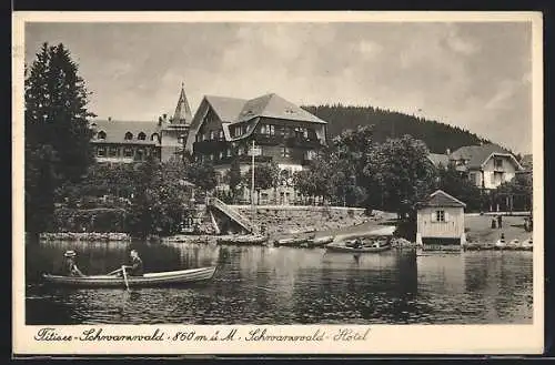 AK Titisee /Schwarzwald, Schwarzwald-Hotel mit Booten