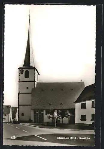 AK Gössenheim /Ufr., Strassenpartie mit Pfarrkirche