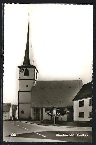 AK Gössenheim /Ufr., Strassenpartie mit Pfarrkirche