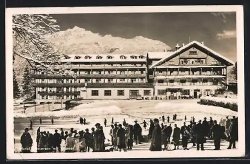 AK Garmisch, Hotel Riessersee mit Kramer im Schnee