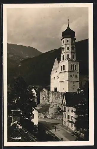 AK Bludenz, Strassenpartie mit Kirche