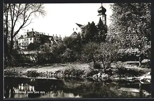 AK Bernried / Starnberger See, Ortspartie mit Kirche vom See aus