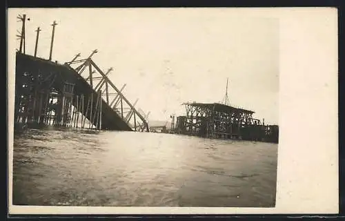 Foto-AK Köln, Eingestürzte Brücke