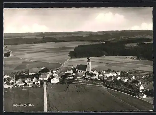 AK Engelsberg /Obb., Fliegeraufnahme von Ort und Umgebung