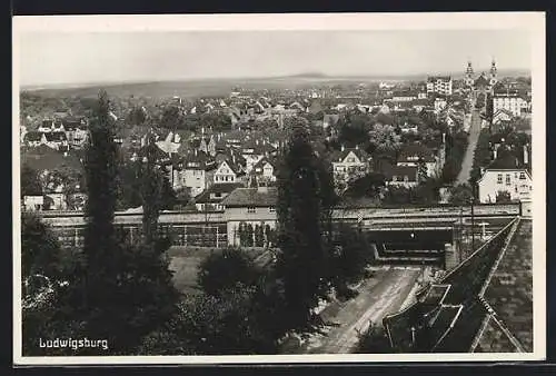 AK Ludwigsburg / Württemberg, Strassenpartie an der Bahnunterführung