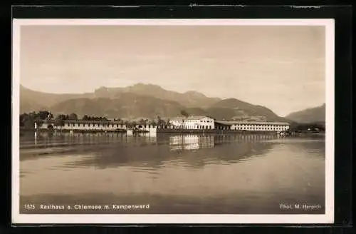 AK Felden, Blick von der Autobahn auf das Rasthaus a. Chiemsee mit Kampenwand