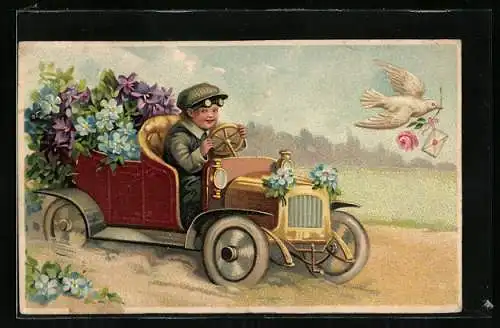 AK Junger Mann im Auto mit Blumen hinter Brieftaube, Glückwunsch