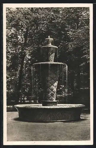 AK Dresden, Jubiläums-Gartenbau-Ausstellung 1926, Blick auf Mosaikbrunnen