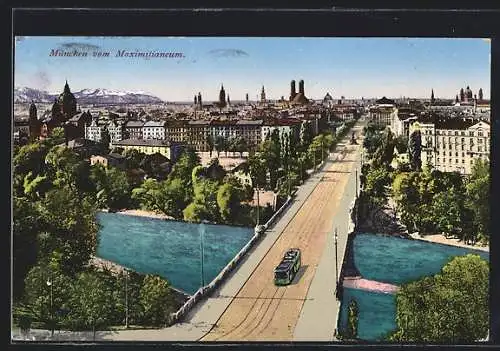 AK München, Totalansicht mit Brücke und Strassenbahn vom Maximilianeum aus gesehen