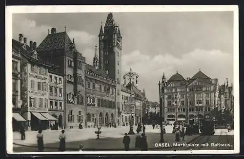 AK Basel, Marktplatz mit Kaffeerösterei F. Riggenbach z. Arm, Rathaus und Strassenbahn