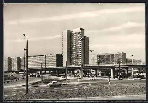 AK Halle /Saale, Ernst-Thälmann-Platz mit Strassenbahn