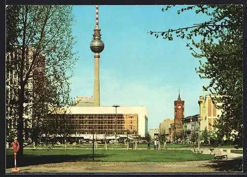 AK Berlin, moderne Architektur, Palast der Republik, Fernseh- und UKW-Turm der Deutschen Post