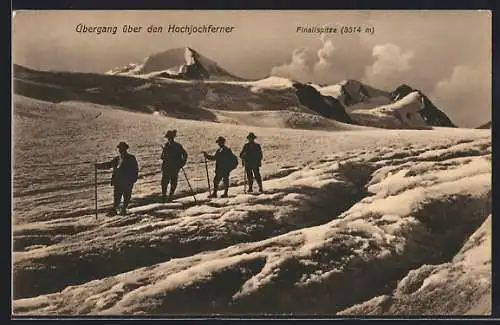 AK Bergsteiger beim Übergang über den Hochjochferner mit Finailspitze