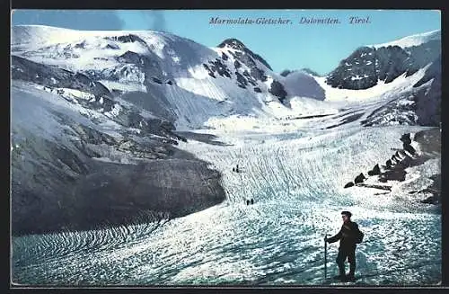 AK Wanderer am Marmolata-Gletscher