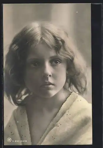 Foto-AK RPH Nr. 541-5619: Kleines Mädchen im Portrait