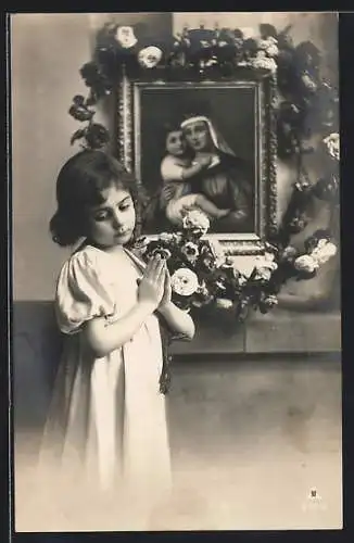 Foto-AK Photochemie Berlin Nr. 916-5: Kleines Mädchen betet vor Maria mit Christkind