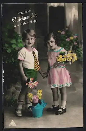 Foto-AK Photochemie Berlin Nr. 6702 /3: Zwei Kinder mit Blumensträussen und Geburtstagswunsch