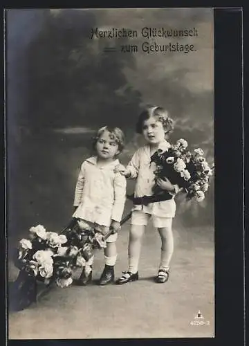 Foto-AK Photochemie Berlin Nr. 4258-3: Zwei Kinder mit Blumensträussen und Geburtstagswünschen