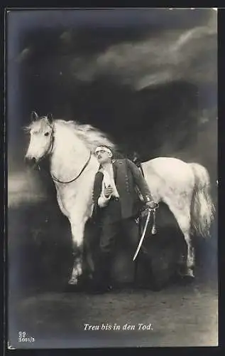 AK Verwundeter Soldat der Kavallerie mit seinem Pferd