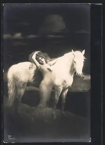 AK Weisses Pferd und Mädchen mit offenem Haar