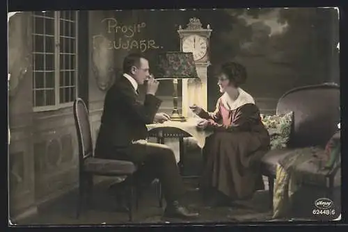 Foto-AK Amag Nr. 62448 /6: Liebespaar stösst auf das neue Jahr an