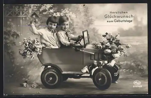 Foto-AK Amag Nr. 64310 /2: Kleine Geburtstags-Gratulanten im Tretauto