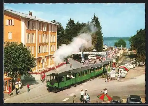 AK Prien am Chiemsee, Die Chiemseebahn in Fahrt