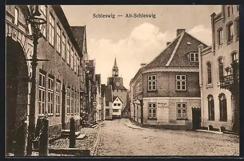 AK Schleswig, Strasse Alt-Schleswig mit Weinlager