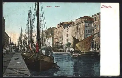 AK Trieste, Kanal, am Kai vertäute Boote