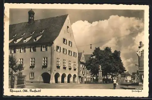 AK Schongau, Rathaus, Radfahrerin