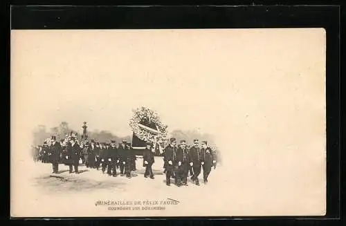 AK Funérailles de Félix Faure, Couronne des Douaniers